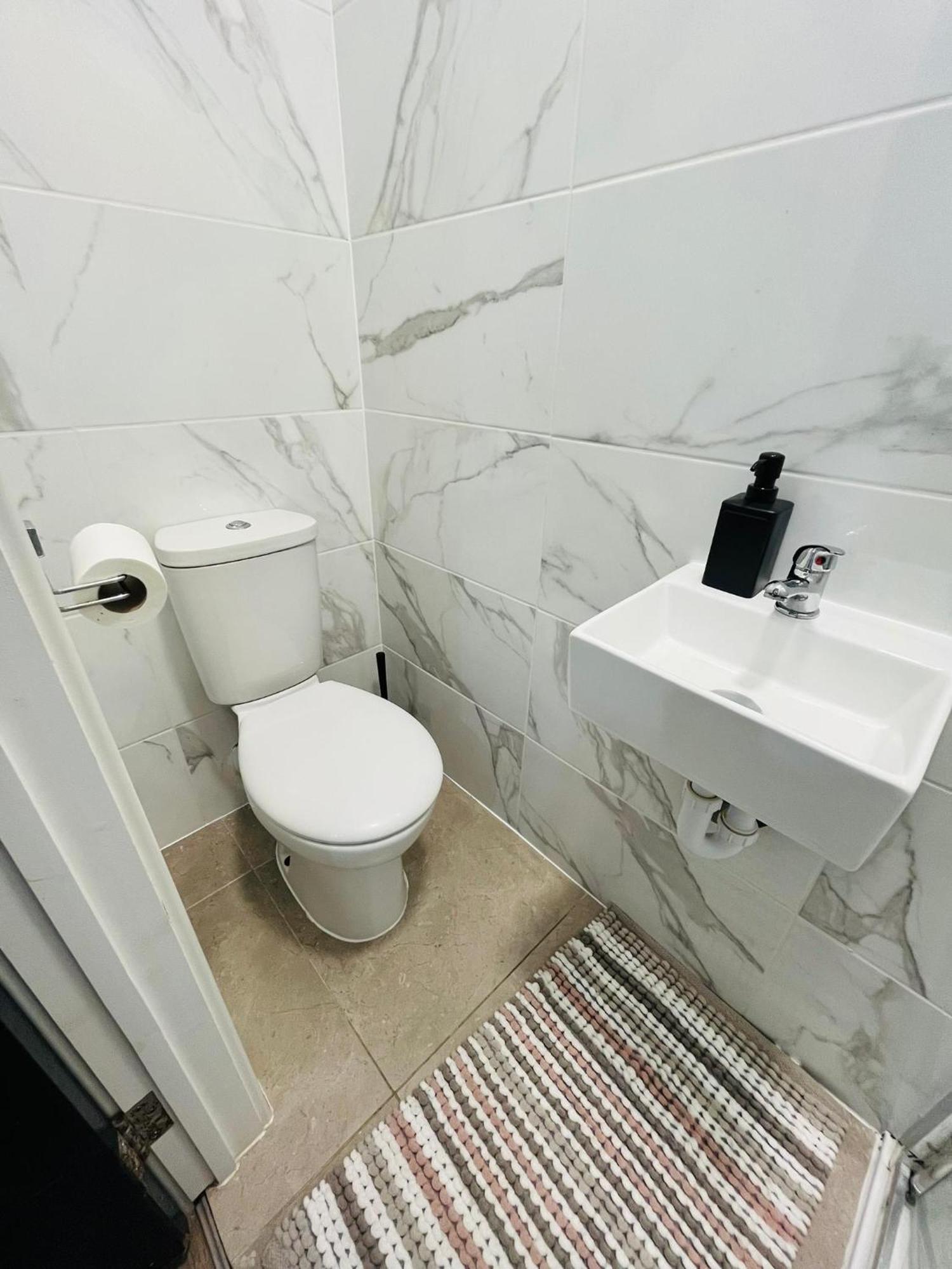 Halloway Guest 54 * Londra